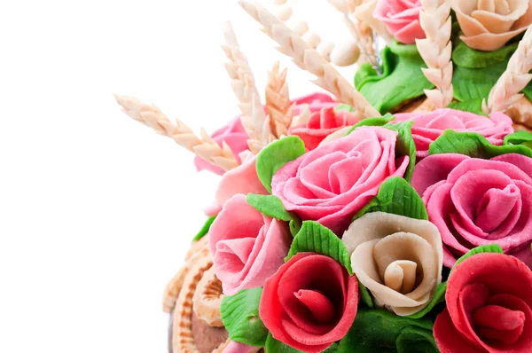婚礼大面包与玫瑰装饰 — 图库照片