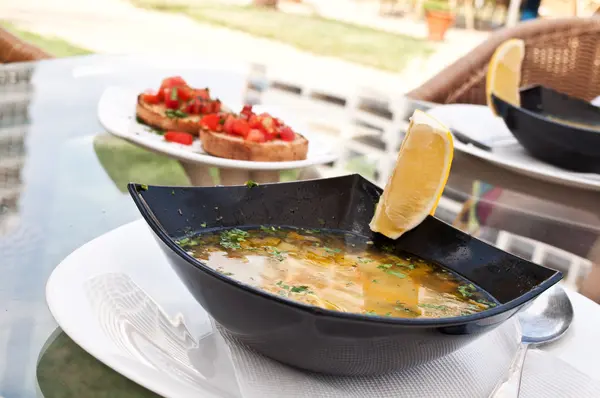 Sıcak ve lezzetli çorba tabağı — Stok fotoğraf