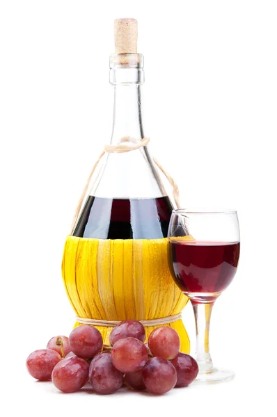 Røde druer og vinflaske – stockfoto