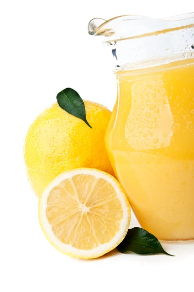 Frische Zitrone und Limonade — Stockfoto