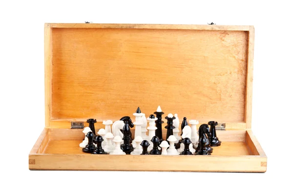 오래 된 나무 상자에 체스 세트 — 스톡 사진