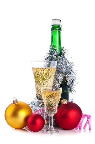 Bouteilles de Champagne et de boules de Noël — Photo