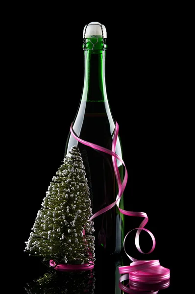 Okrasný strom a láhev šampaňského — Stock fotografie