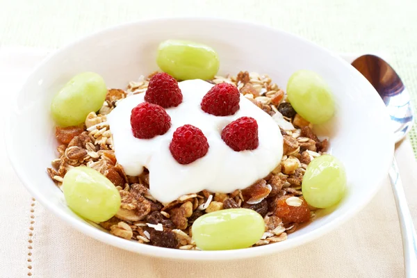 stock image Healthy breakfast with muesli, yoghurt and berries