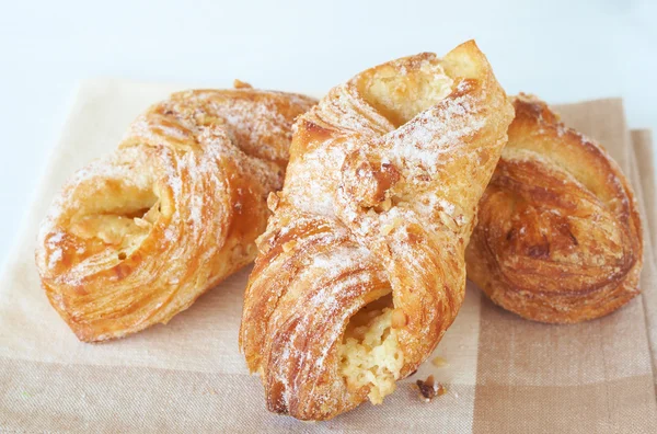 Apple vaniljkräm fylld croissanter — Stockfoto