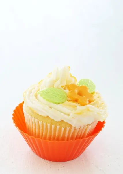 Vanilla cupcake with buttercream icing — Stock Photo, Image