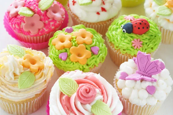 Vanilla cupcakes with various decorations — Stock Photo, Image