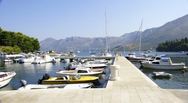 hitching Post gemilerin limanda cavtat's, Hırvatistan.