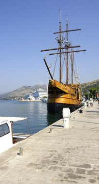 Yelkenli Dubrovnik'in bağlantı noktası