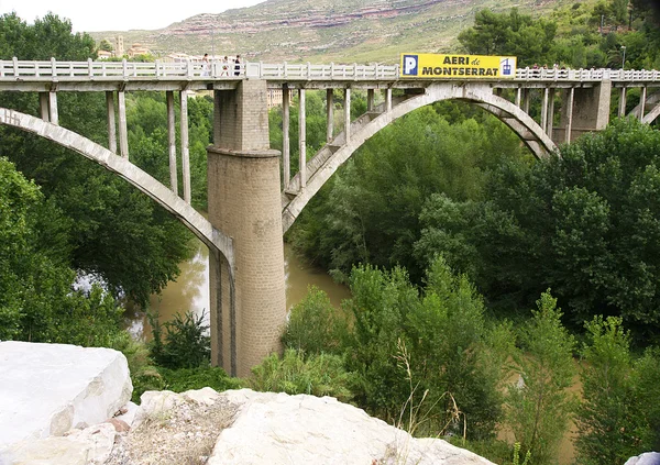 Bron av postera av linbanan i Montserrat — Stockfoto