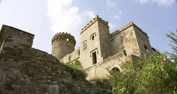 Wieże zamku średniowiecznego. — Zdjęcie stockowe