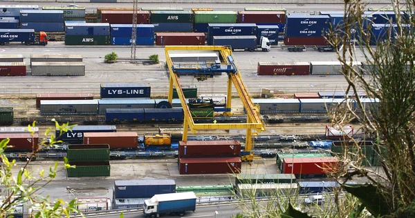 Kräne und Container. — Stockfoto