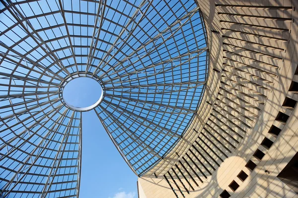 Futuristic cam çelik kubbe — Stok fotoğraf