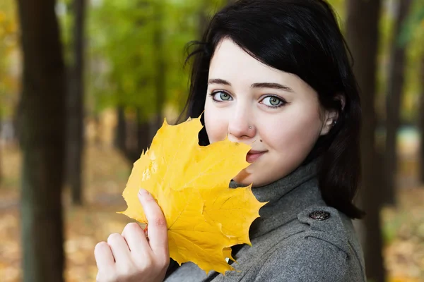 Woman portrait with autumn leaf — Stock Photo, Image