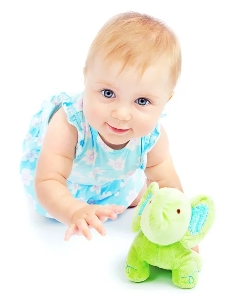 Sevimli mutlu küçük bebek kız oynamaya — Stok fotoğraf