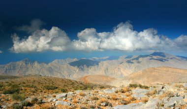 dağlarda barışçı görünümü