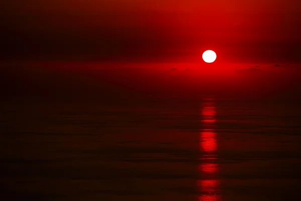Puesta de sol en el paisaje marino — Foto de Stock