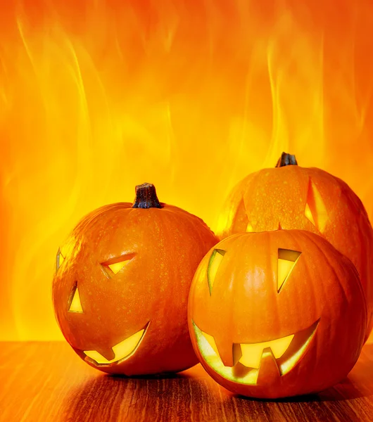 Glödande Halloweenpumpor — Stockfoto