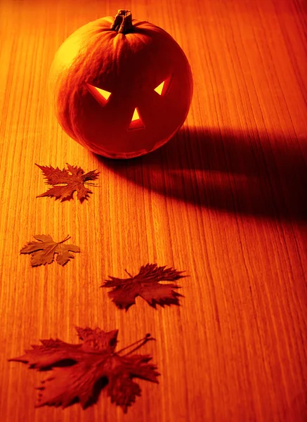 Halloween-Glühkürbis — Stockfoto