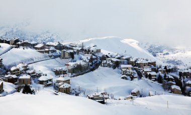 Kış dağ köyü manzara