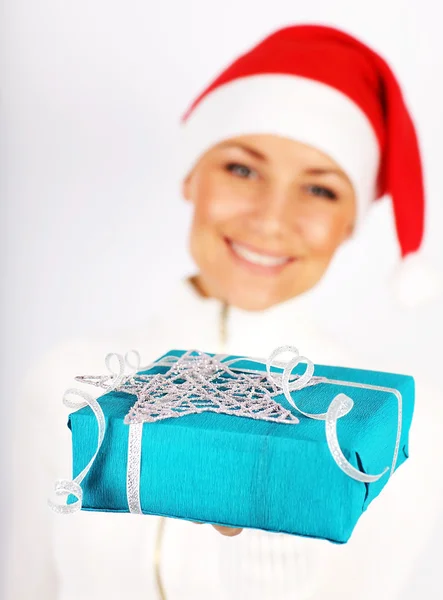 Happy santa meisje met cadeau — Stockfoto