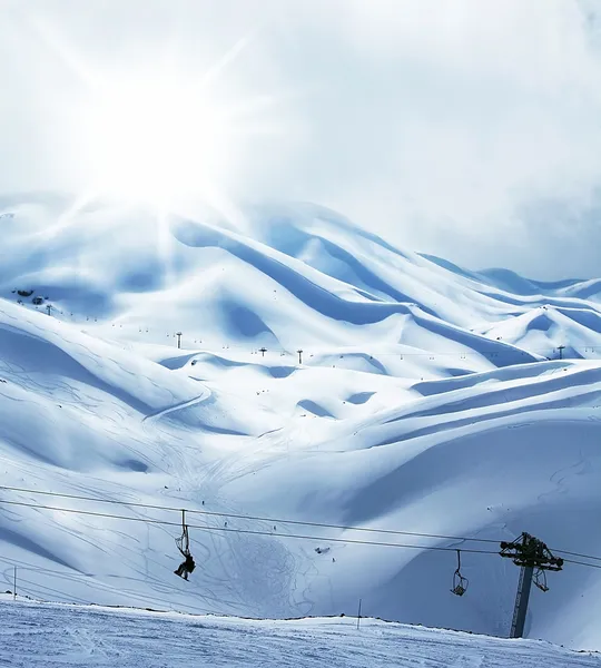 Zimní horské lyžařské středisko — Stock fotografie