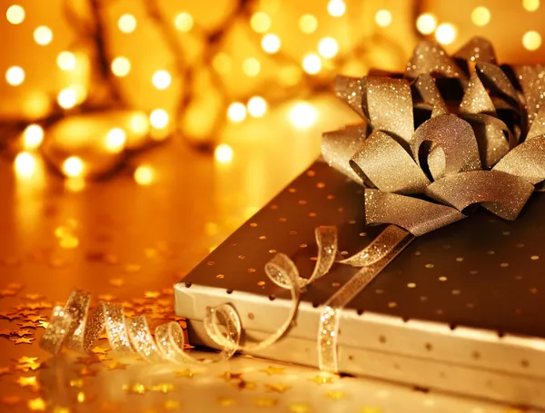 Golden Christmas gift — Stock Photo, Image