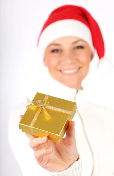 Happy santa meisje met een geschenk — Stockfoto