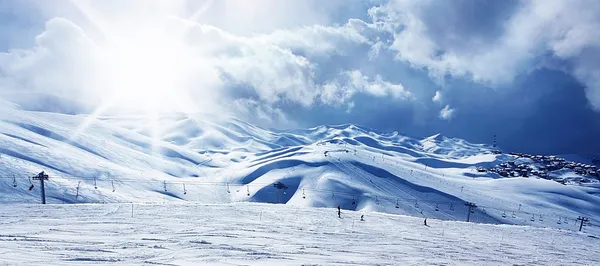 Winter mountain skigebied — Stockfoto