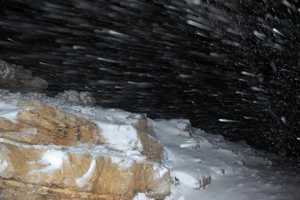 Ночной снег — стоковое фото