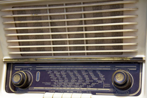 Большое старое радио — стоковое фото