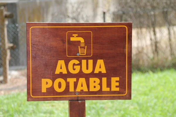 Afiche en español que puedes beber agua — Foto de Stock