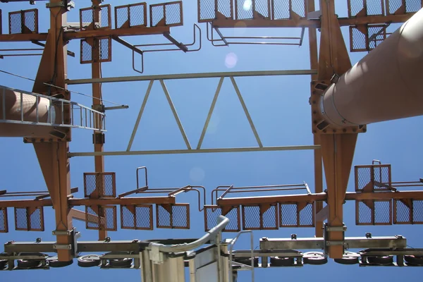 Dicht bij de mast van een stoeltjeslift — Stockfoto