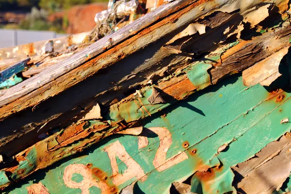 Wooden fishing boats abandoned — Stockfoto