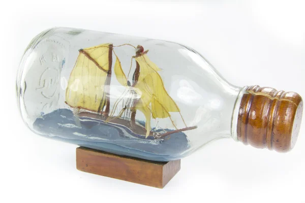Het schip in glazen fles — Stockfoto