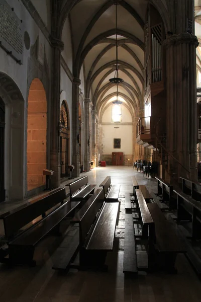 Dentro de una antigua iglesia católica — Foto de Stock