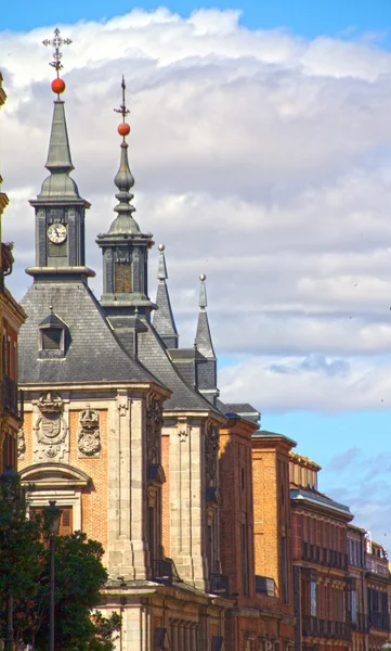 Historische gebouwen in de stad van madrid, Spanje — Stockfoto
