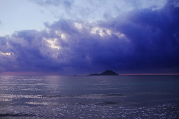 上海滩下一场风暴的日出 — 图库照片
