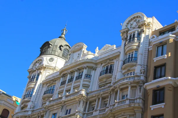 Edifícios históricos na cidade de Madrid, Espanha — Fotografia de Stock