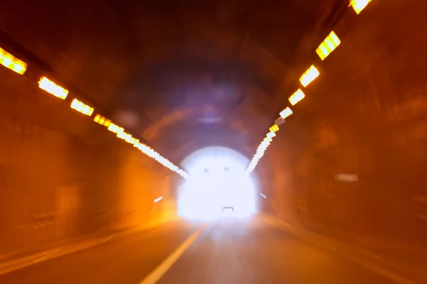 Wazig beweging tunnel als rijden dronken metafoor — Stockfoto