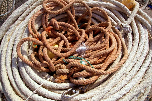 Envelhecido cordas de pesca enfrentar coisas — Fotografia de Stock