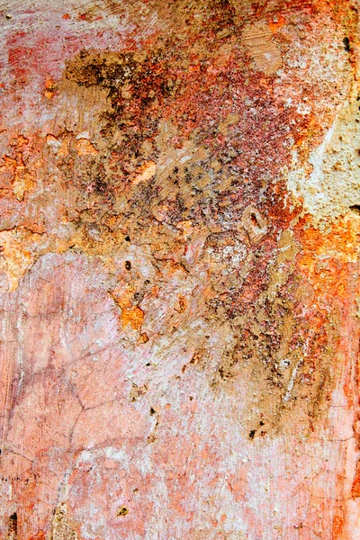 Выдержанная покраска стен в красных гранж-тонах — стоковое фото