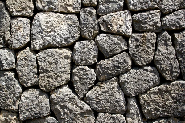 Parede de alvenaria de calcário cinza típica do estilo Maiorca — Fotografia de Stock