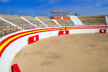 Alcudia mallorca plaza de toros bullring mavi gökyüzü altında