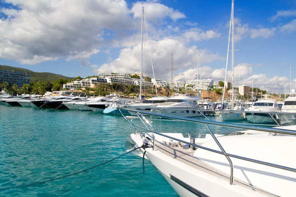 Calvia puerto portals nous luxe jachten in majorca — Stockfoto