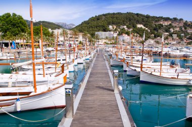 Puerto de Nottingham port, mallorca ile lllaut tekneler