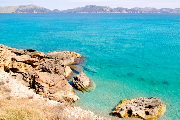 Alcudia em Maiorca la Victoria praia azul-turquesa — Fotografia de Stock