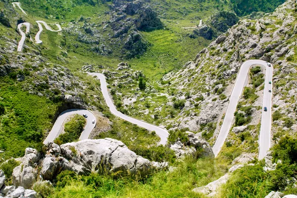 Sacalobra 在马略卡岛附近的山中蜿蜒的路 — 图库照片