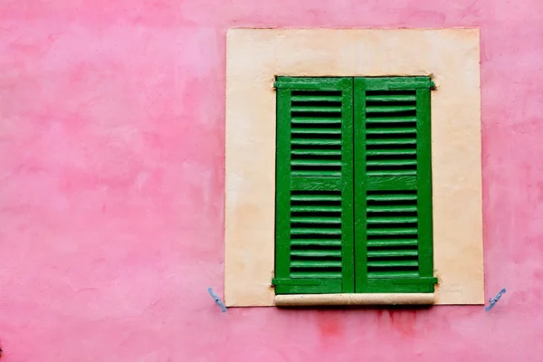 Majorka tradycyjne okna drewniane okiennice mallorquina — Zdjęcie stockowe
