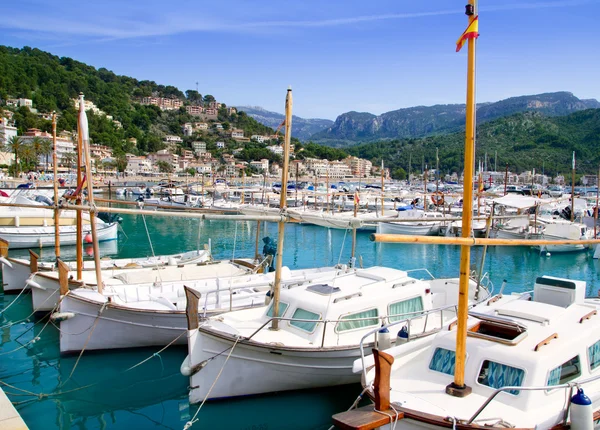 Puerto de Soller Porto de Maiorca com barcos lllaut — Fotografia de Stock